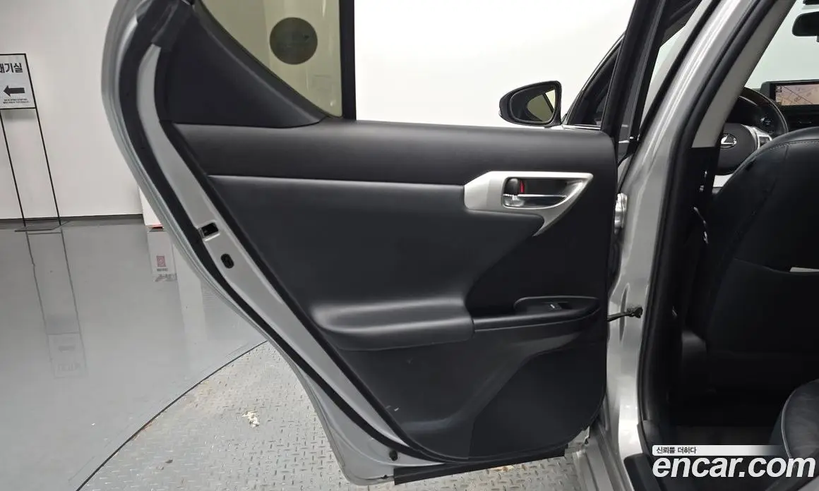 Lexus CT200h 2011 1.8 автомат (гидро), фото 14