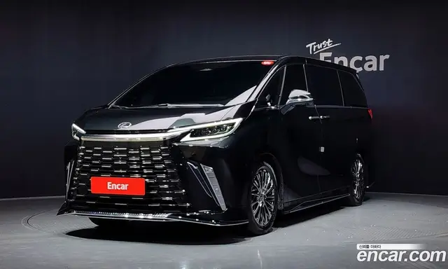 Lexus LM, 2024, 17 711 км Lexus LM, 2024, 17 711 км