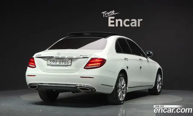 Mercedes-Benz E-Class 2019 2.0 автомат (гидро), миниатюра 2