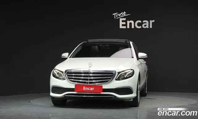 Mercedes-Benz E-Class 2019 2.0 автомат (гидро), миниатюра 3