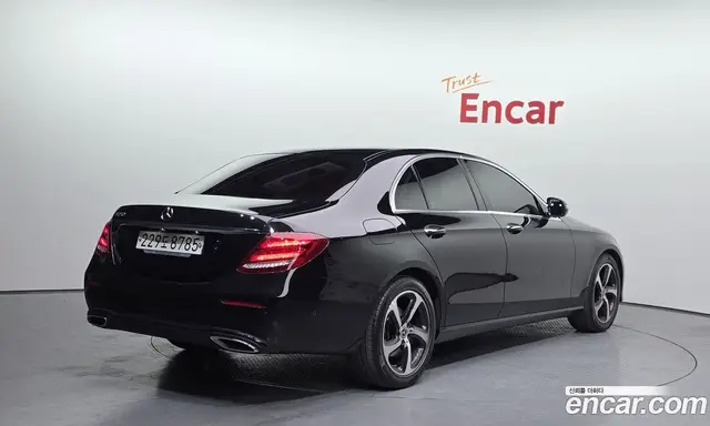 Mercedes-Benz E-Class 2020 2.0 автомат (гидро), миниатюра 2