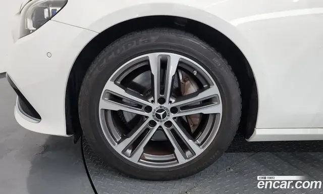 Mercedes-Benz E-Class 2021 2.0 автомат (гидро), миниатюра 5
