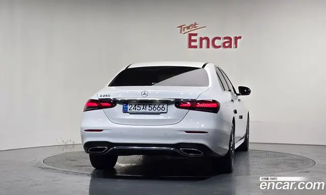 Mercedes-Benz E-Class 2022 2.0 автомат (гидро), миниатюра 4 Mercedes-Benz E-Class 2022 2.0 автомат (гидро), миниатюра 4