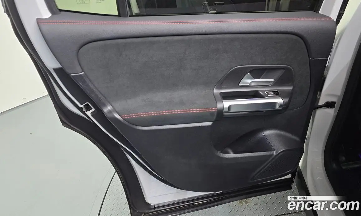 Mercedes-Benz GLB-Class 2021 2.0 автомат (гидро), фото 15