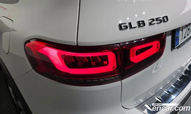 Mercedes-Benz GLB-Class 2021 2.0 автомат (гидро), миниатюра 9