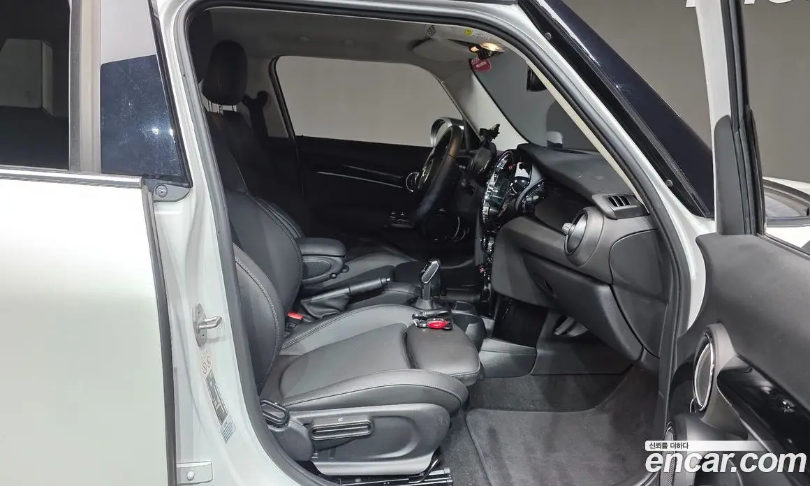 Mini Cooper 2023 1.5 автомат (гидро), фото 13