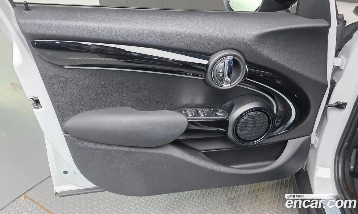 Mini Cooper 2023 1.5 автомат (гидро), фото 14