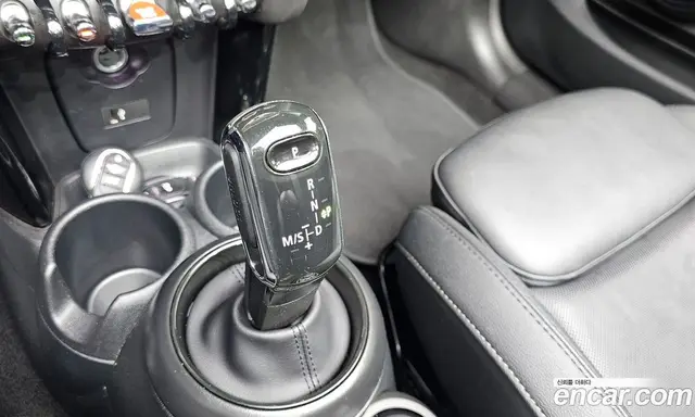 Mini Cooper Convertible 2024 1.5 автомат (гидро), миниатюра 12