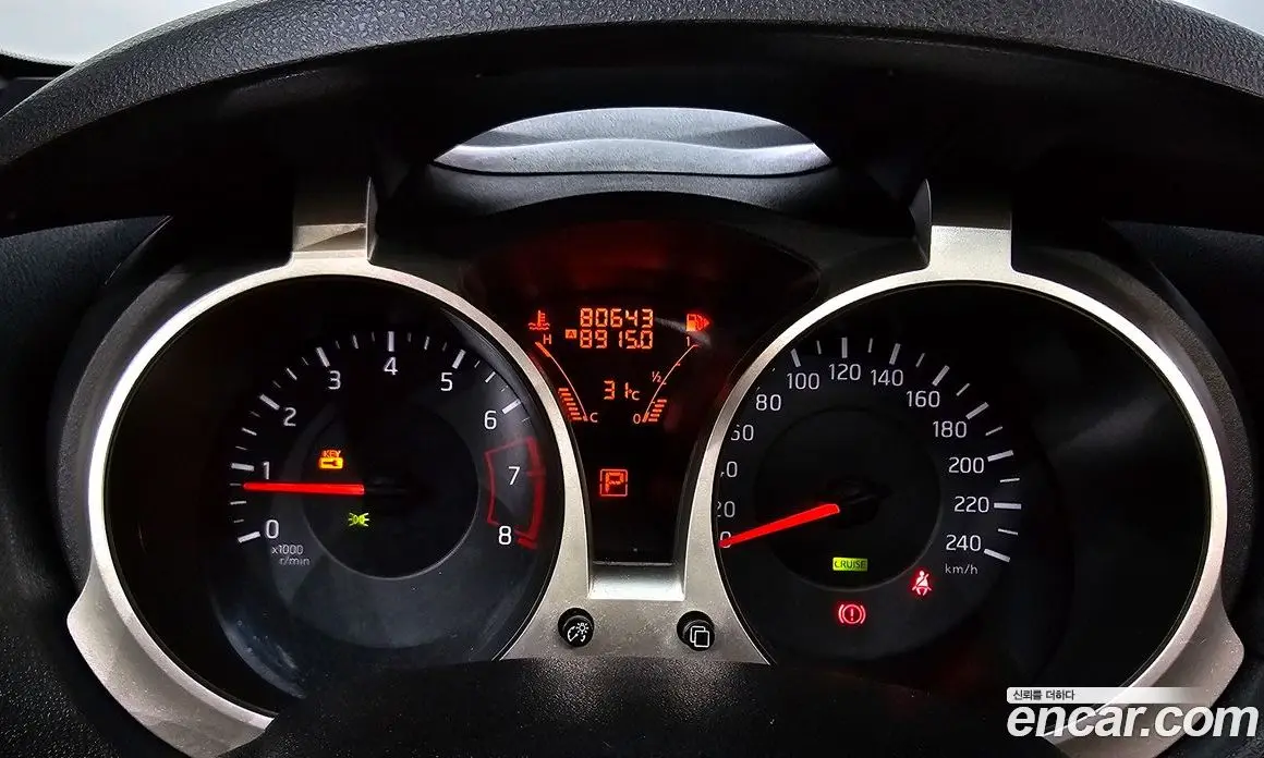 Nissan Juke 2014 1.6 автомат (гидро), фото 8