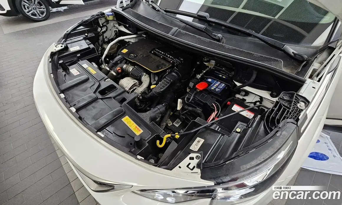 Peugeot 5008 2018 1.6 автомат (гидро), фото 6 Peugeot 5008 2018 1.6 автомат (гидро), фото 6