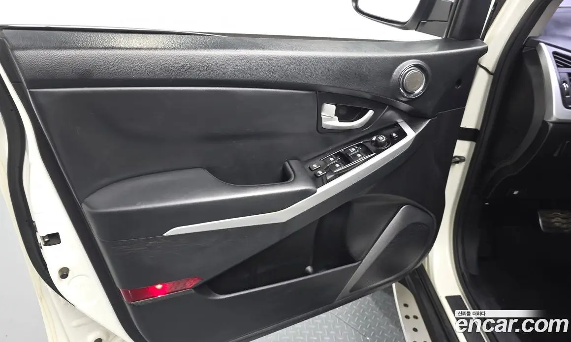 SsangYong Korando 2016 2.2 автомат (гидро), фото 14