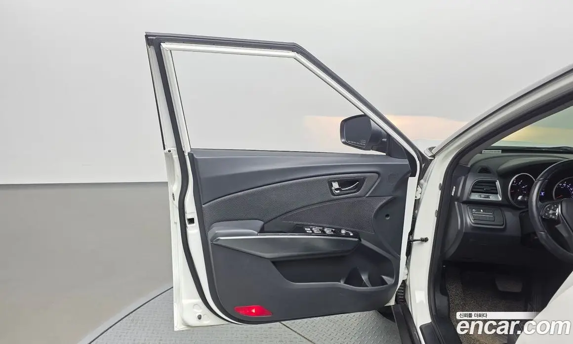 SsangYong TIBOLI 2018 1.6 автомат (гидро), фото 14