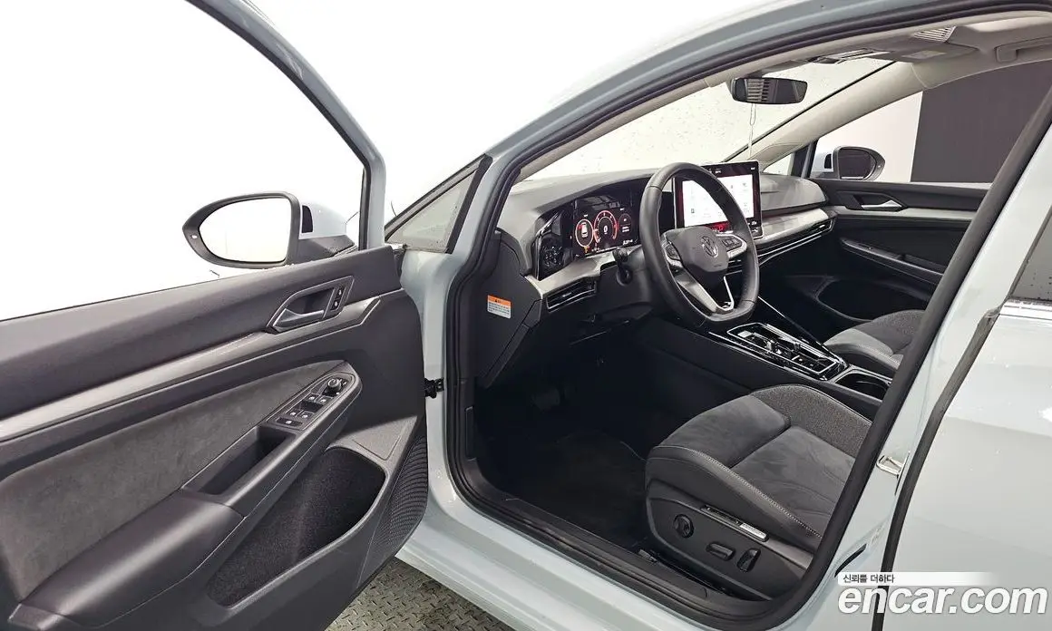 Volkswagen Golf 2025 2.0 автомат (гидро), фото 13 Volkswagen Golf 2025 2.0 автомат (гидро), фото 13