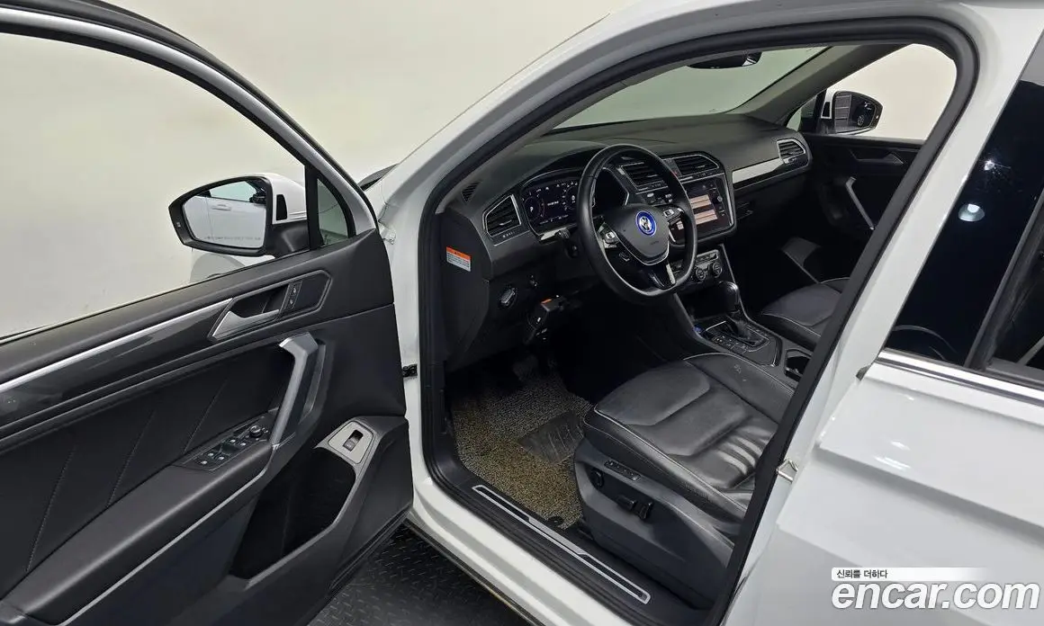 Volkswagen Tiguan 2020 2.0 автомат (гидро), фото 11