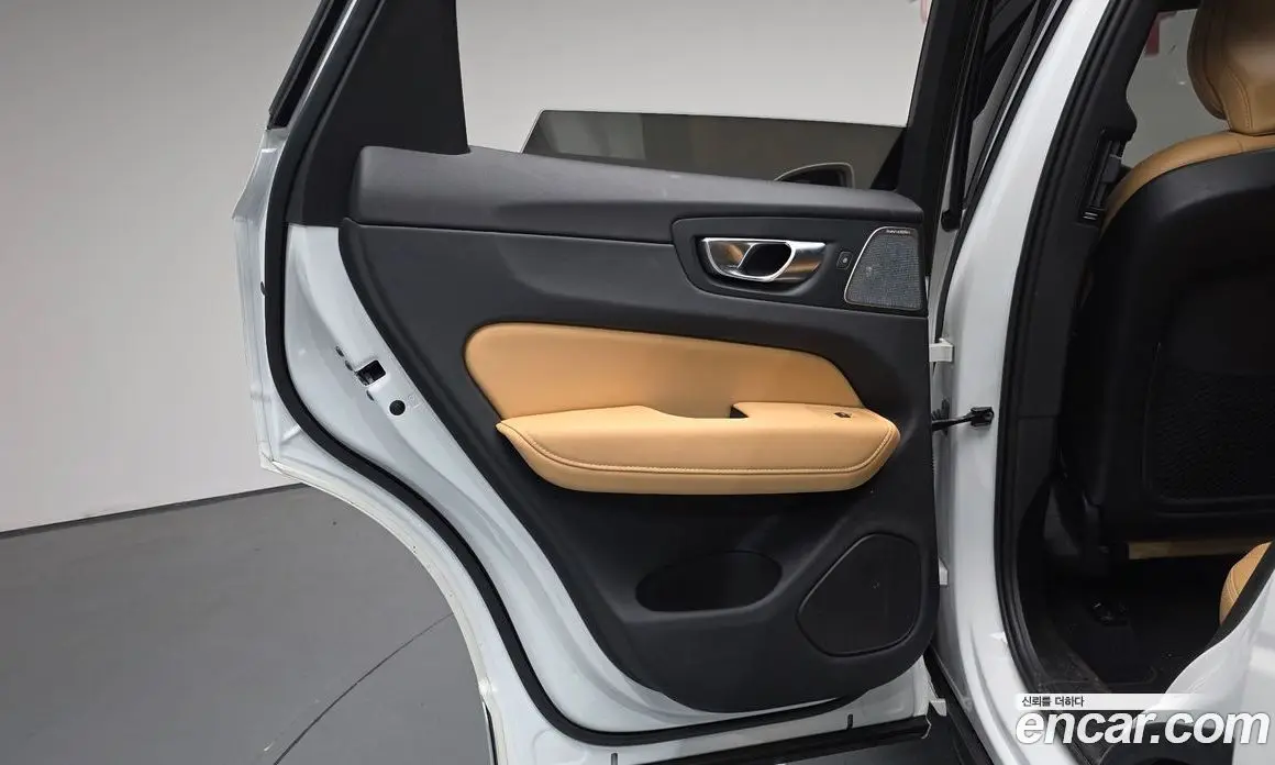 Volvo XC60 2023 2.0 автомат (гидро), фото 14 Volvo XC60 2023 2.0 автомат (гидро), фото 14