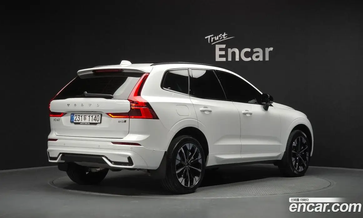 Volvo XC60 2025 2.0 автомат (гидро), фото 1 Volvo XC60 2025 2.0 автомат (гидро), фото 1