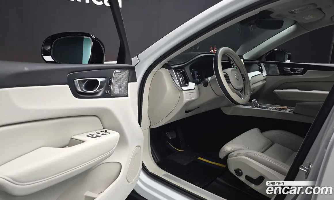 Volvo XC60 2025 2.0 автомат (гидро), фото 12 Volvo XC60 2025 2.0 автомат (гидро), фото 12