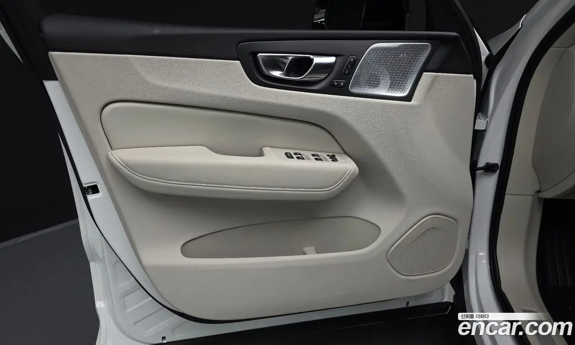 Volvo XC60 2025 2.0 автомат (гидро), фото 13 Volvo XC60 2025 2.0 автомат (гидро), фото 13