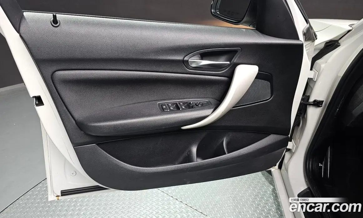 BMW 1 серия 2017 2.0 автомат (гидро), фото 14