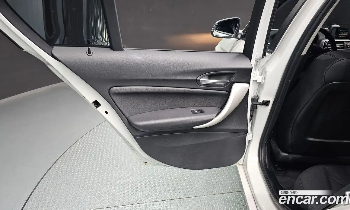 BMW 1 серия 2017 2.0 автомат (гидро), фото 15