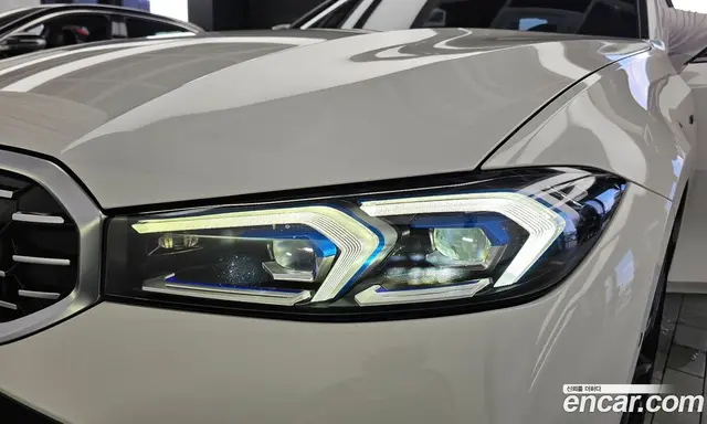 BMW 3 серия 2023 3.0 автомат (гидро), миниатюра 8 BMW 3 серия 2023 3.0 автомат (гидро), миниатюра 8