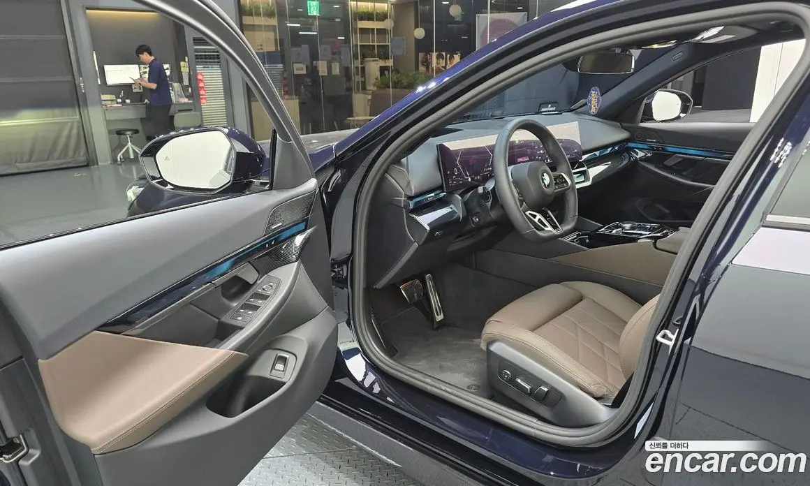 BMW 5 серия 2025 2.0 автомат (гидро), фото 13