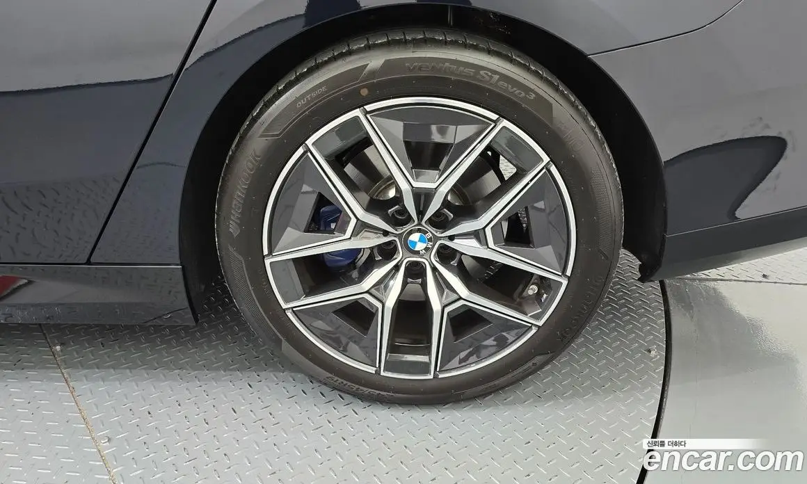 BMW 5 серия 2025 2.0 автомат (гидро), фото 7