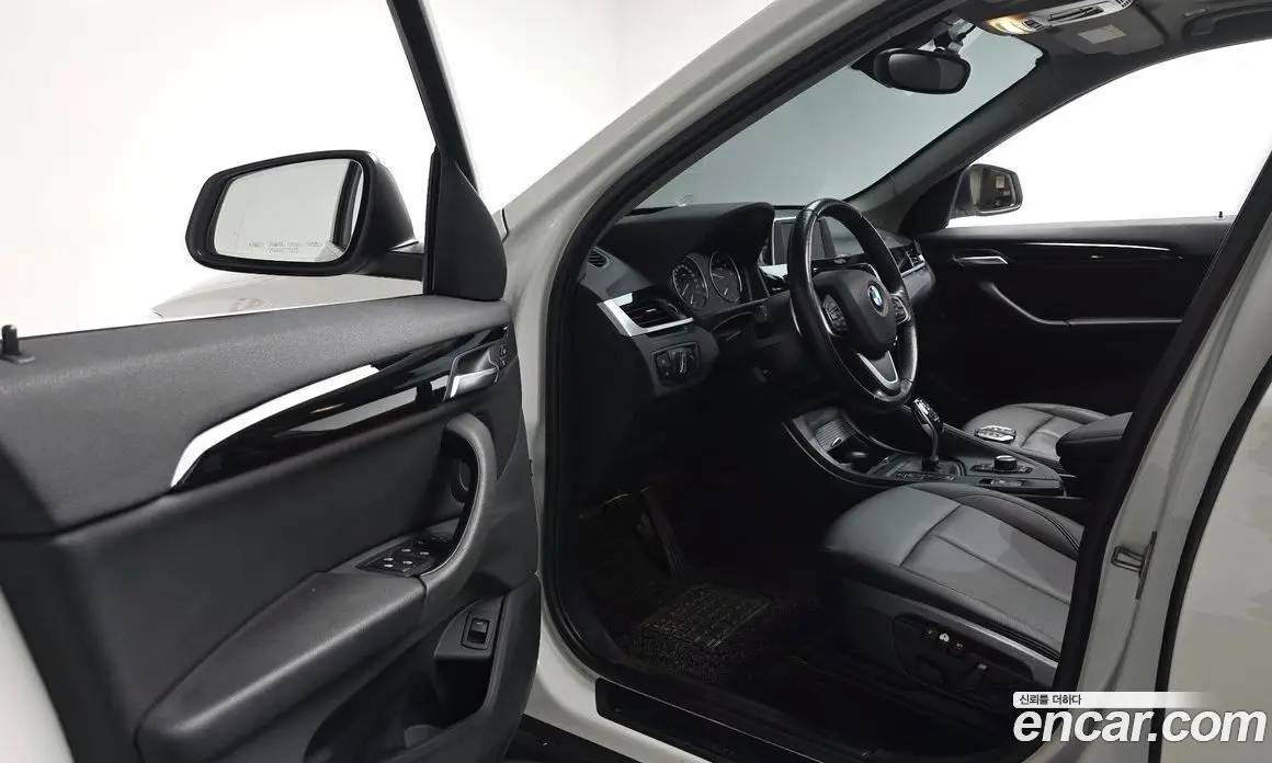 BMW X1 2019 2.0 автомат (гидро), фото 12
