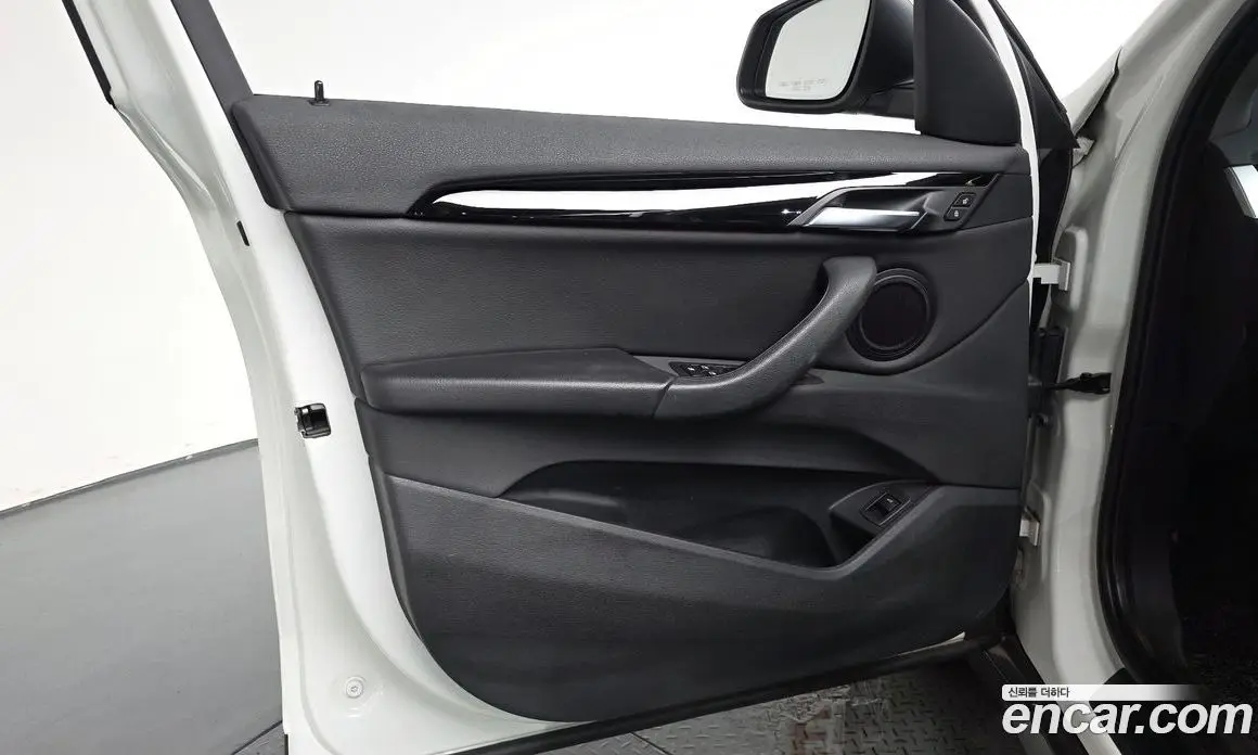 BMW X1 2019 2.0 автомат (гидро), фото 13
