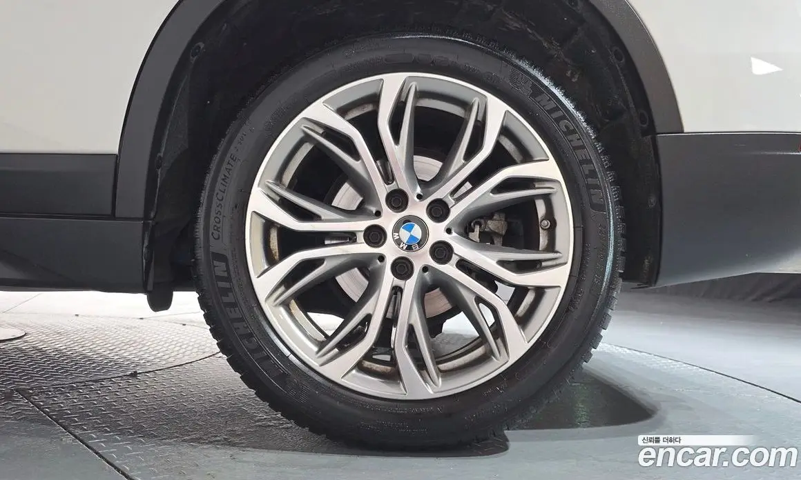 BMW X1 2019 2.0 автомат (гидро), фото 6