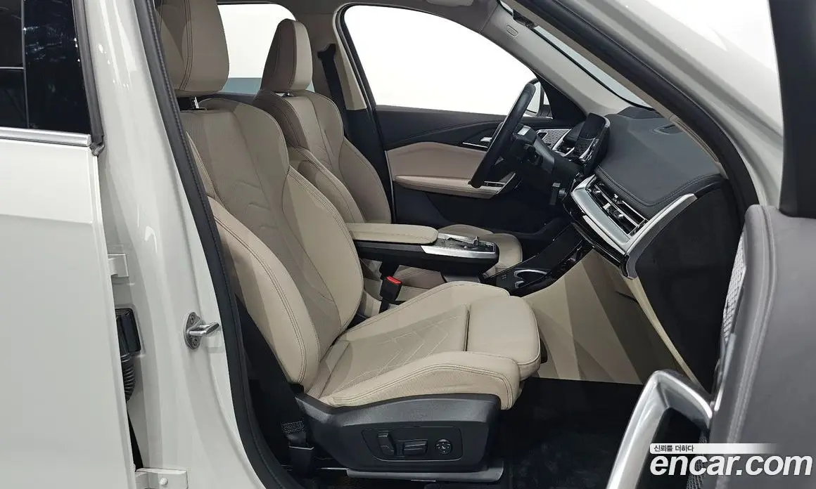 BMW X1 2025 2.0 автомат (гидро), фото 12