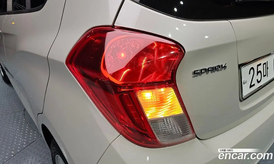 Chevrolet Spark 2015 1.0 автомат (гидро), фото 9