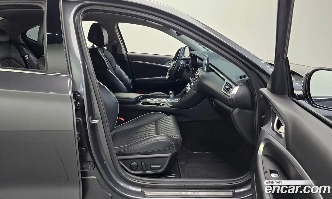Genesis G70 2019 2.0 автомат (гидро), фото 17 Genesis G70 2019 2.0 автомат (гидро), фото 17