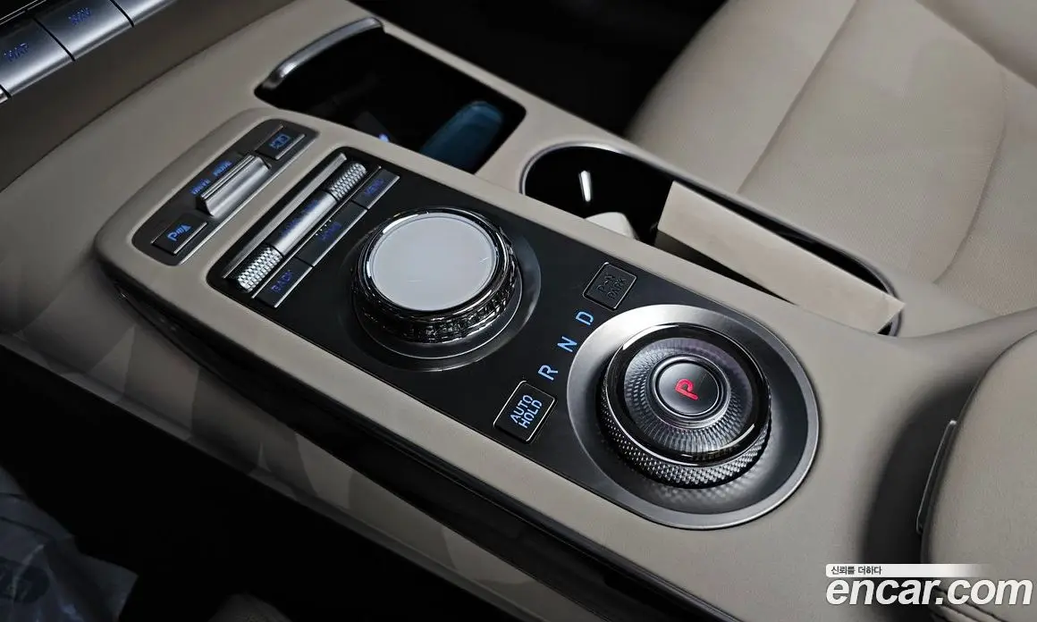 Genesis GV70 2021 2.5 автомат (гидро), фото 12 Genesis GV70 2021 2.5 автомат (гидро), фото 12