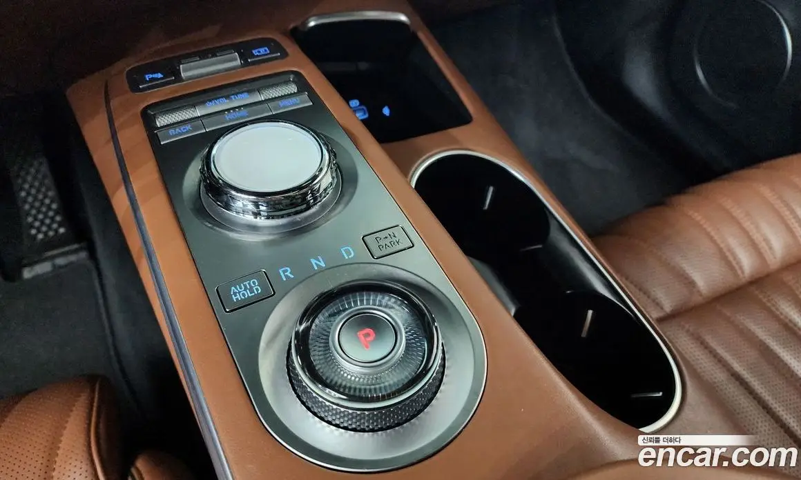 Genesis GV70 2021 2.5 автомат (гидро), фото 12 Genesis GV70 2021 2.5 автомат (гидро), фото 12