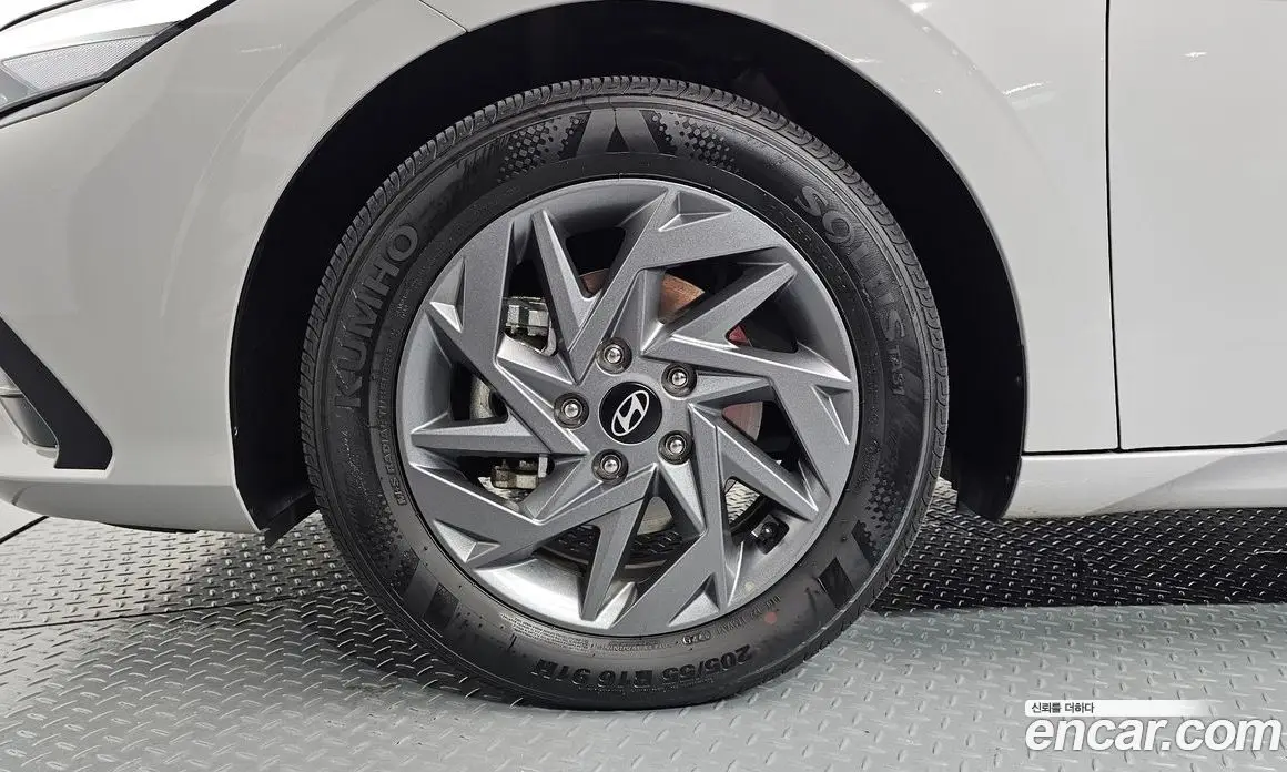 Hyundai Avante 2025 1.6 автомат (гидро), фото 4