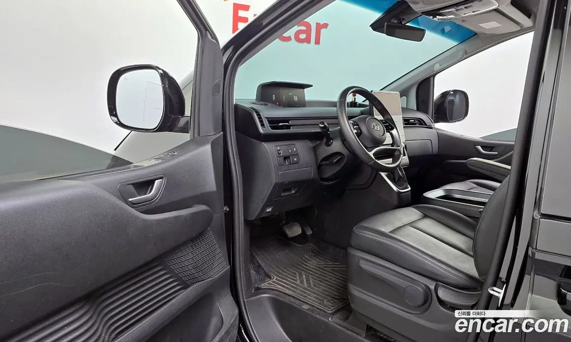 Hyundai Staria 2023 3.5 автомат (гидро), фото 13