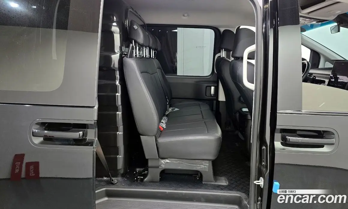 Hyundai Staria 2023 3.5 автомат (гидро), фото 16