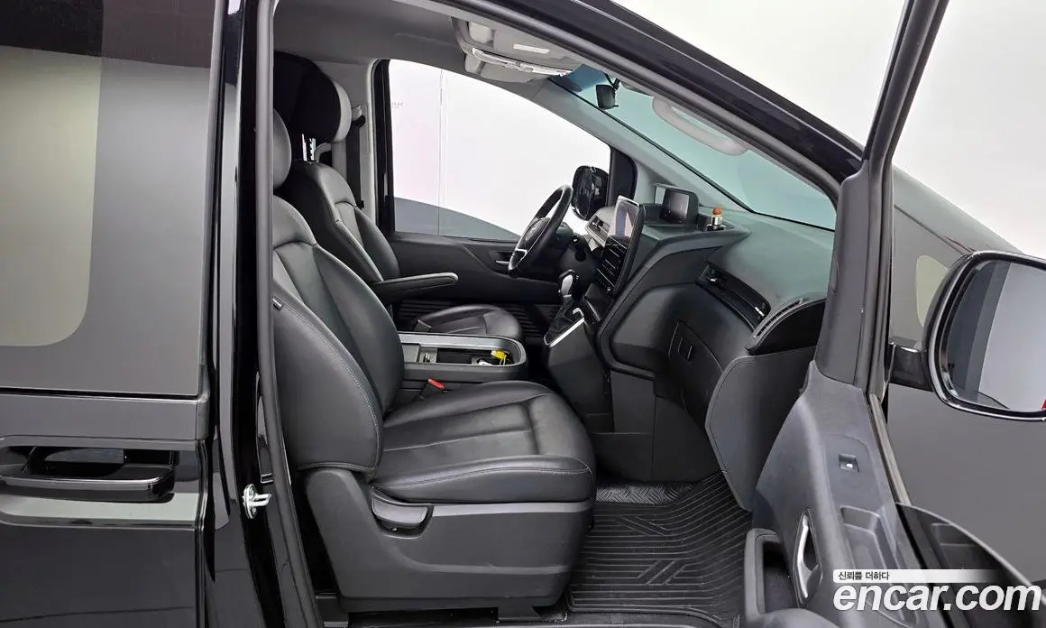 Hyundai Staria 2023 3.5 автомат (гидро), фото 17