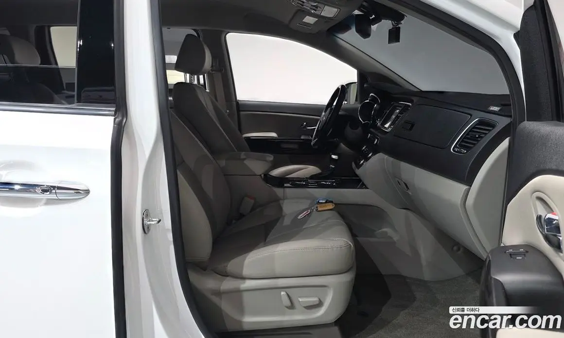 Kia Carnival 2018 2.2 автомат (гидро), фото 15 Kia Carnival 2018 2.2 автомат (гидро), фото 15