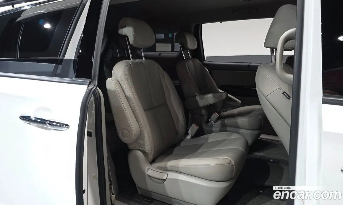 Kia Carnival 2018 2.2 автомат (гидро), фото 16 Kia Carnival 2018 2.2 автомат (гидро), фото 16
