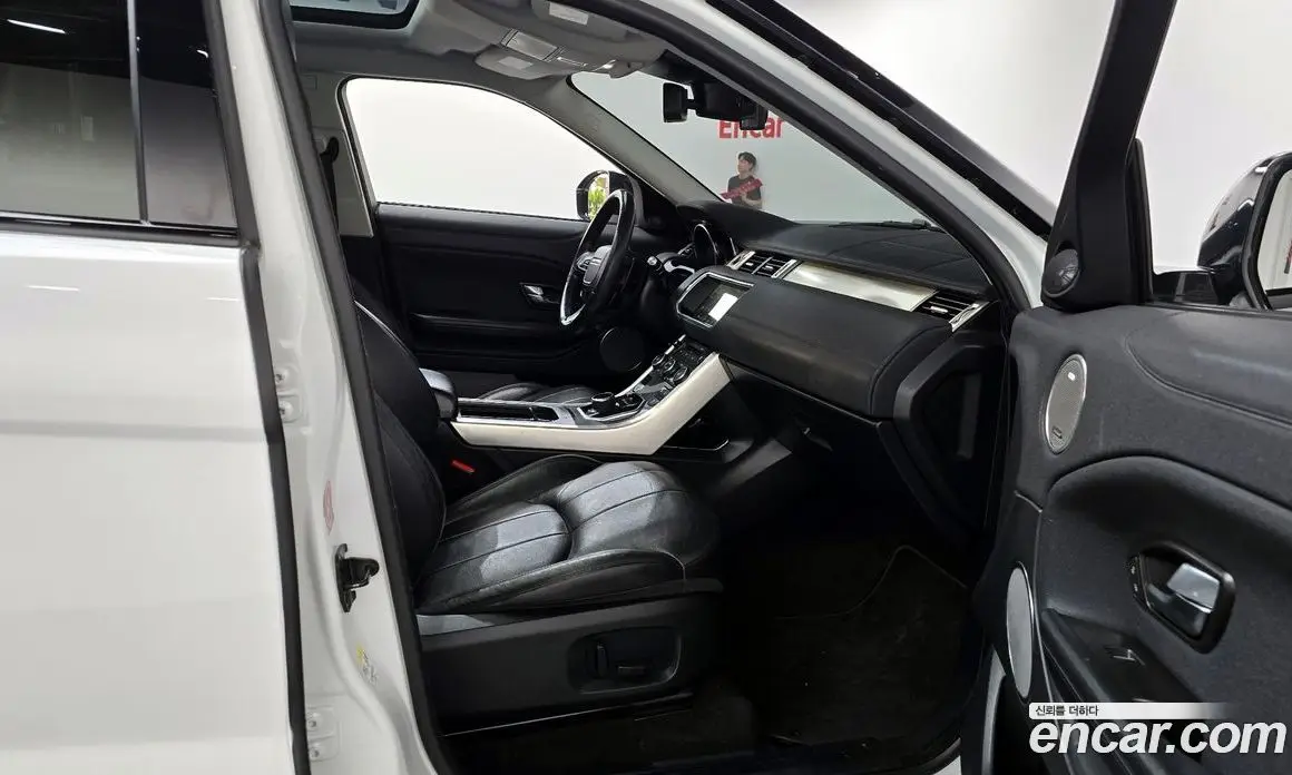 Land Rover Range Rover Evoque 2018 2.0 автомат (гидро), фото 16 Land Rover Range Rover Evoque 2018 2.0 автомат (гидро), фото 16