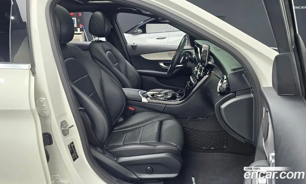 Mercedes-Benz C-Class 2018 2.0 автомат (гидро), фото 12