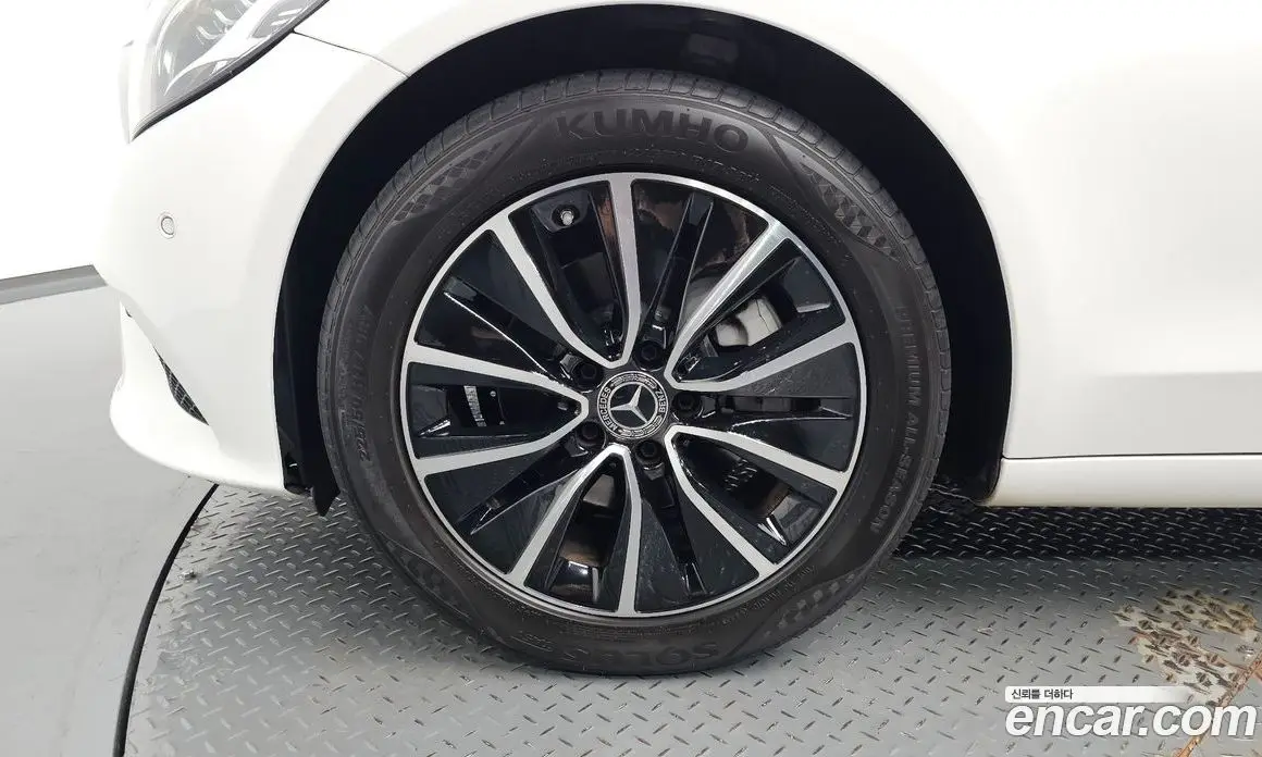 Mercedes-Benz C-Class 2019 2.0 автомат (гидро), фото 4 Mercedes-Benz C-Class 2019 2.0 автомат (гидро), фото 4