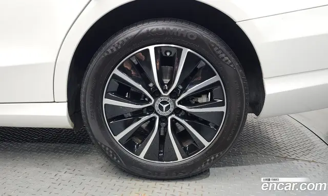 Mercedes-Benz C-Class 2019 2.0 автомат (гидро), миниатюра 6 Mercedes-Benz C-Class 2019 2.0 автомат (гидро), миниатюра 6