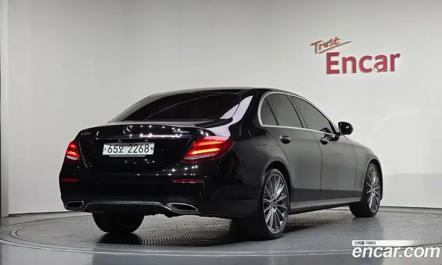Mercedes-Benz E-Class 2017 2.0 автомат (гидро), миниатюра 2