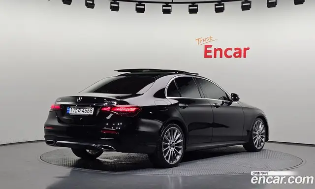 Mercedes-Benz E-Class 2022 2.0 автомат (гидро), миниатюра 2