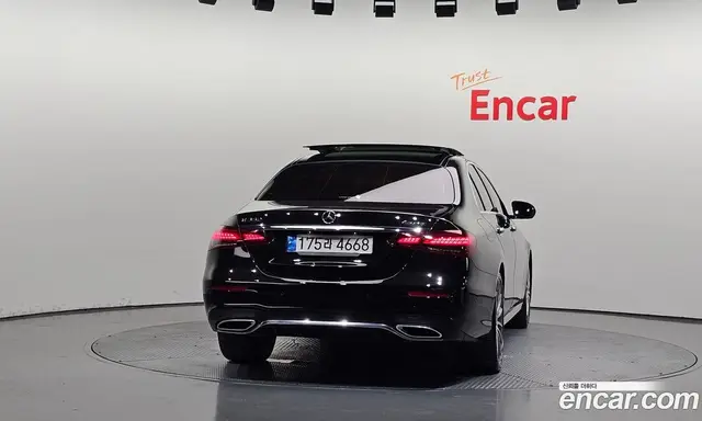 Mercedes-Benz E-Class 2022 2.0 автомат (гидро), миниатюра 4