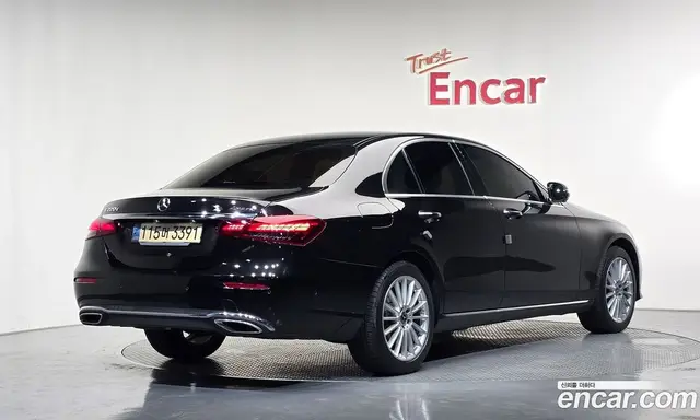 Mercedes-Benz E-Class 2022 1.9 автомат (гидро), миниатюра 2