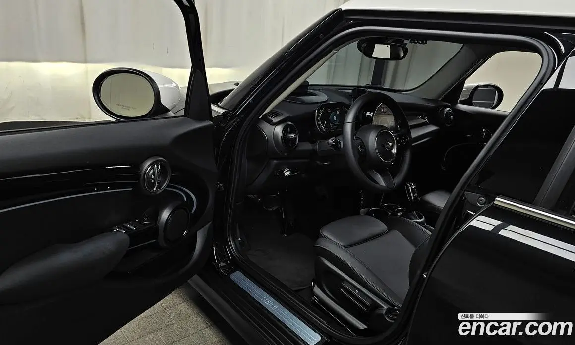 Mini Cooper 2023 1.5 автомат (гидро), фото 13